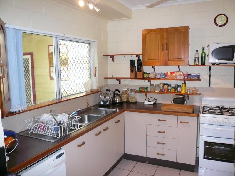 6 Lawson Street, Kanimbla QLD 4870