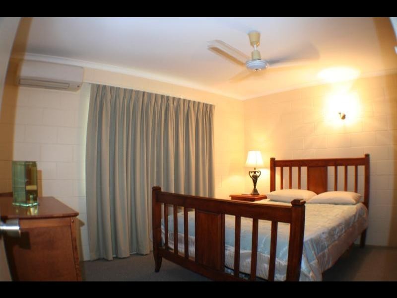 2/481 McCoombe Street, Mooroobool QLD 4870