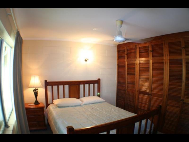 2/481 McCoombe Street, Mooroobool QLD 4870