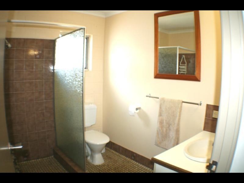 2/481 McCoombe Street, Mooroobool QLD 4870