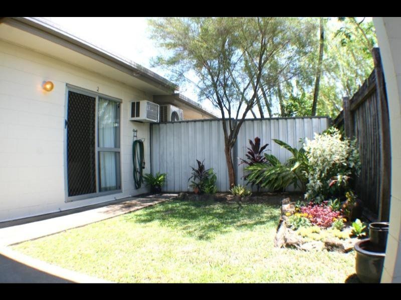 2/481 McCoombe Street, Mooroobool QLD 4870