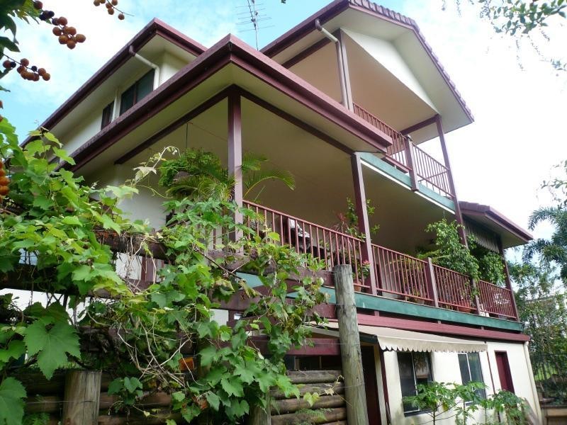 2 Rockton Place,, Mooroobool QLD 4870