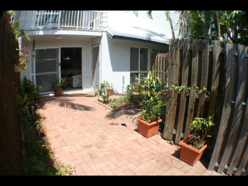 2/314 Draper Street, Parramatta Park QLD 4870