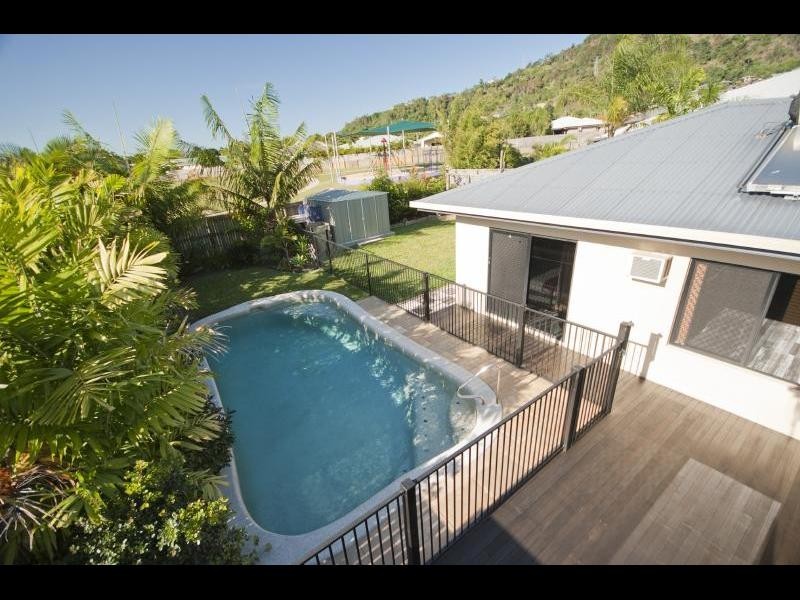 35 Bassett Street, Kanimbla QLD 4870
