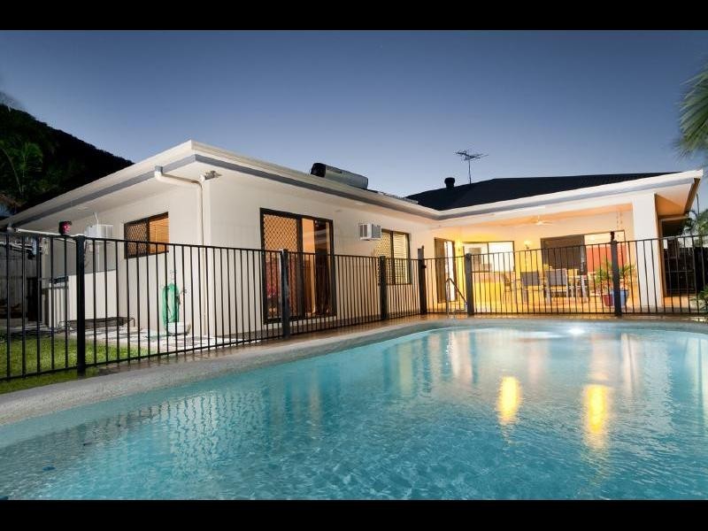 35 Bassett Street, Kanimbla QLD 4870