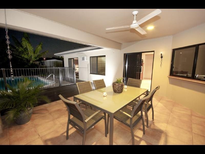 35 Bassett Street, Kanimbla QLD 4870