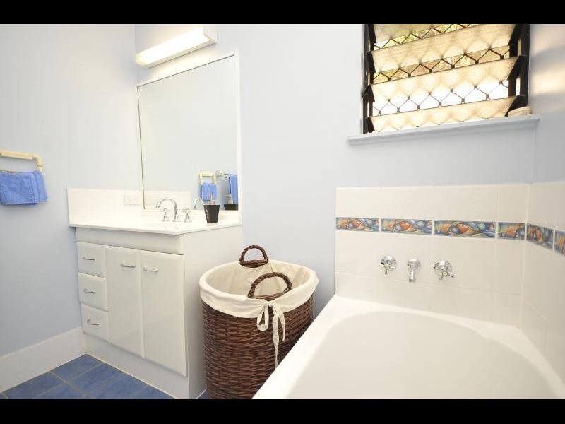 35 Bassett Street, Kanimbla QLD 4870