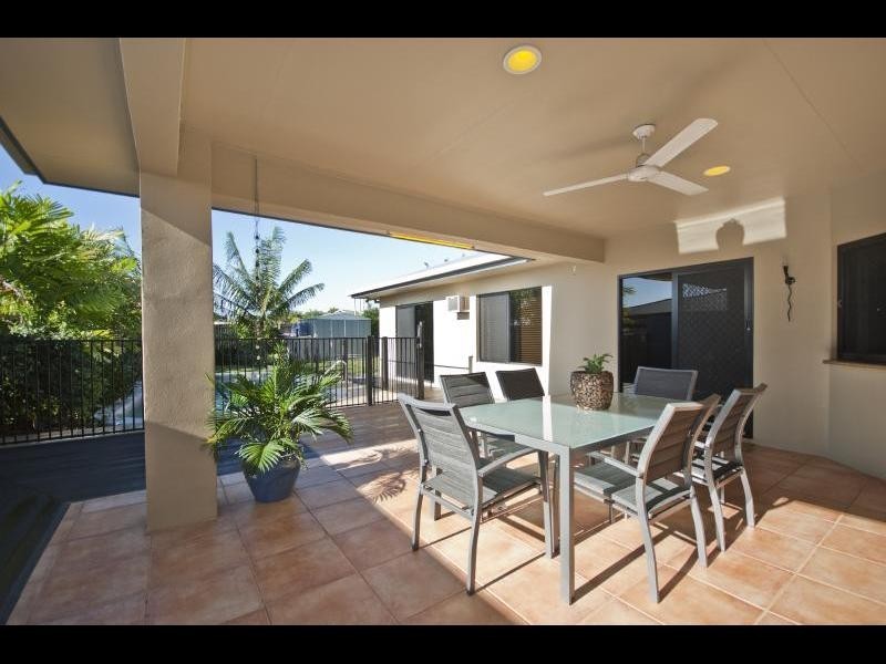 35 Bassett Street, Kanimbla QLD 4870