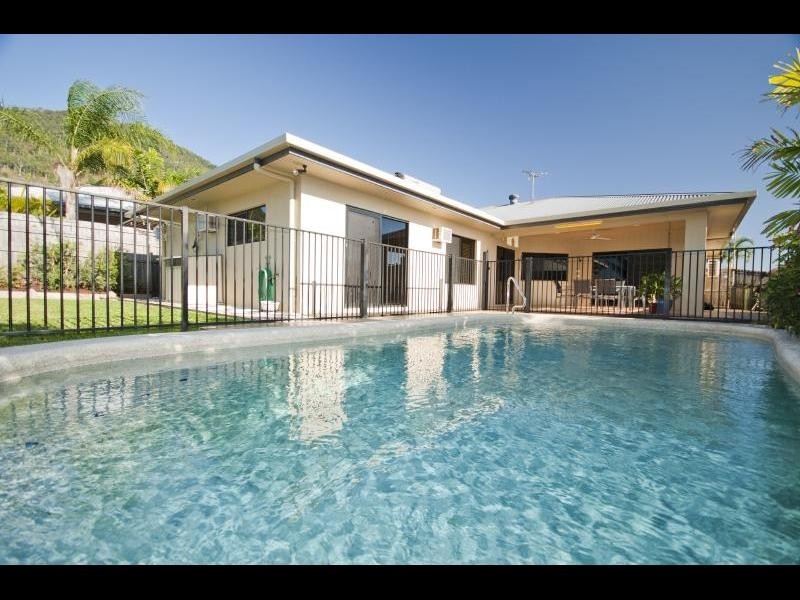 35 Bassett Street, Kanimbla QLD 4870