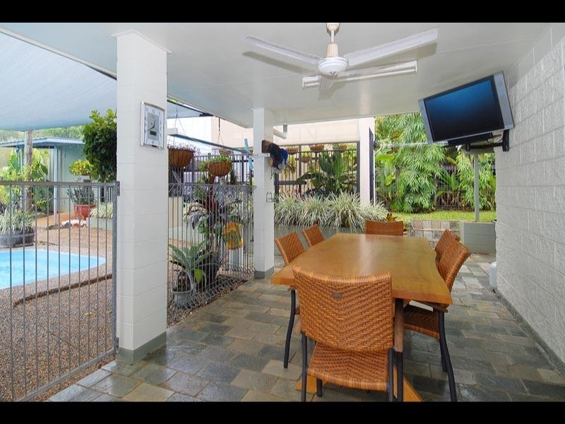 6 Redfern Place, Mooroobool QLD 4870