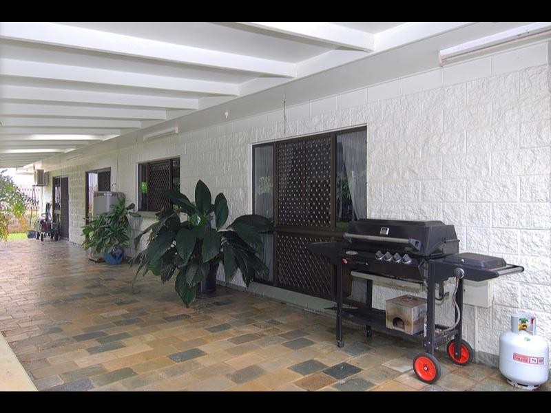 6 Redfern Place, Mooroobool QLD 4870