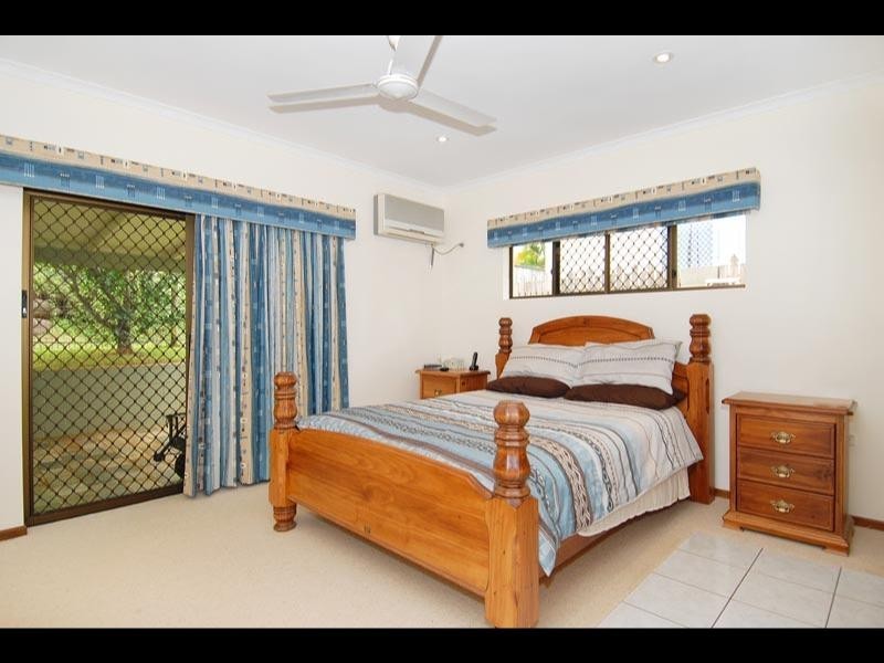 6 Redfern Place, Mooroobool QLD 4870