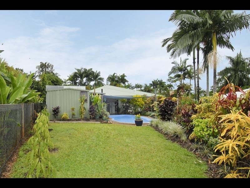 6 Redfern Place, Mooroobool QLD 4870