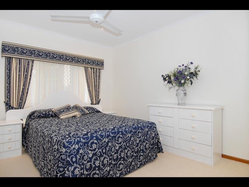 6 Redfern Place, Mooroobool QLD 4870