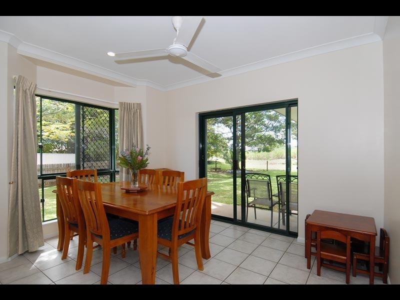 12 Raphis Close, Kamerunga QLD 4870