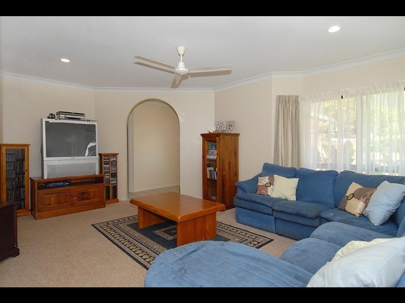 12 Raphis Close, Kamerunga QLD 4870