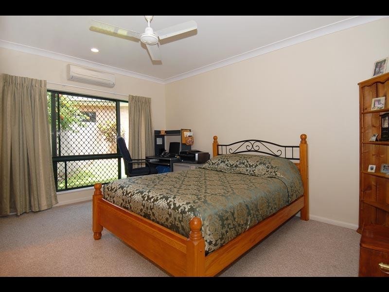 12 Raphis Close, Kamerunga QLD 4870