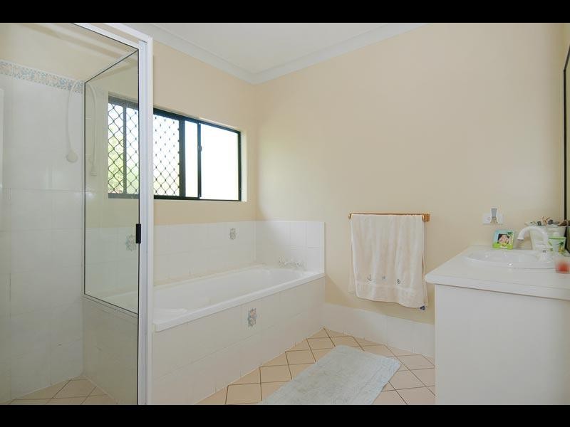 12 Raphis Close, Kamerunga QLD 4870