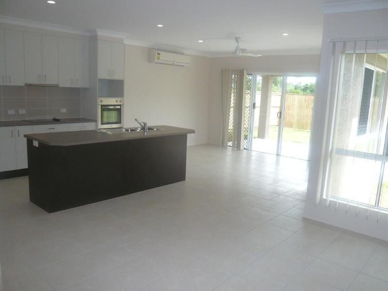 87 Roberts Road, Trinity Beach QLD 4879