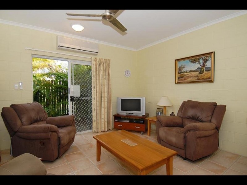 3/74 Swallow Street, Mooroobool QLD 4870