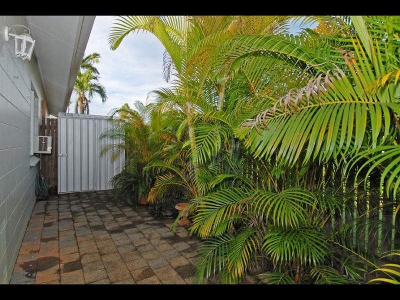 3/74 Swallow Street, Mooroobool QLD 4870