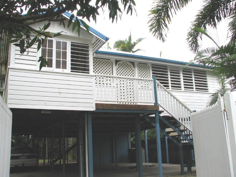 98 Cairns Street, Cairns North QLD 4870