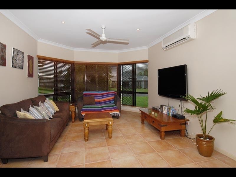 35  Bassett Street, Kanimbla QLD 4870