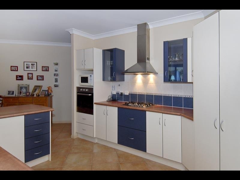 35  Bassett Street, Kanimbla QLD 4870