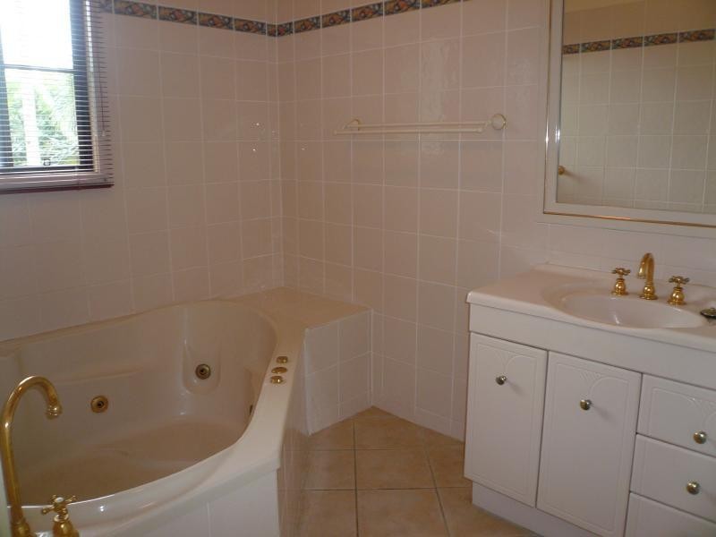 70 Upper Perkins St, Manoora QLD 4870