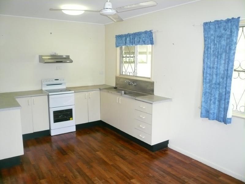 132 English Street, Manunda QLD 4870