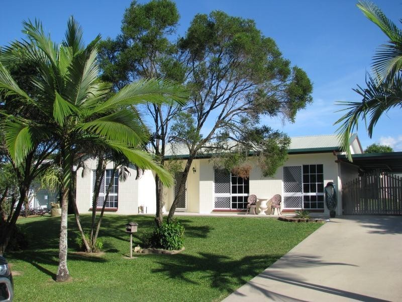 8 Leeuwin Crescent, Bentley Park QLD 4869