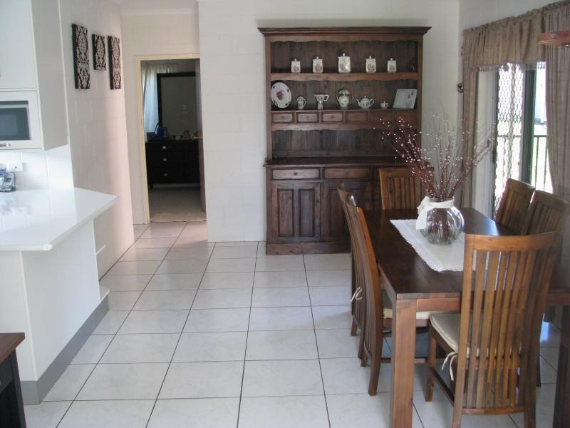 8 Leeuwin Crescent, Bentley Park QLD 4869