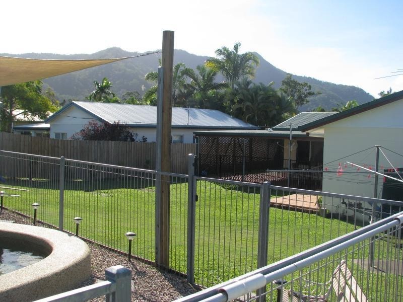 8 Leeuwin Crescent, Bentley Park QLD 4869