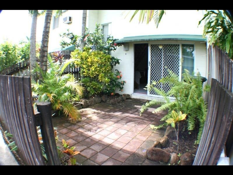 2/126 Pease St, Manoora QLD 4870