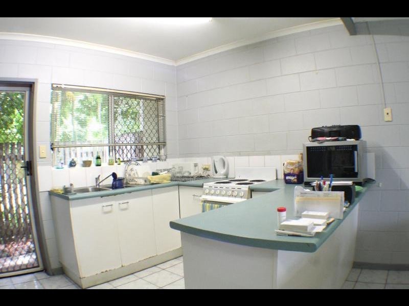 2/126 Pease St, Manoora QLD 4870