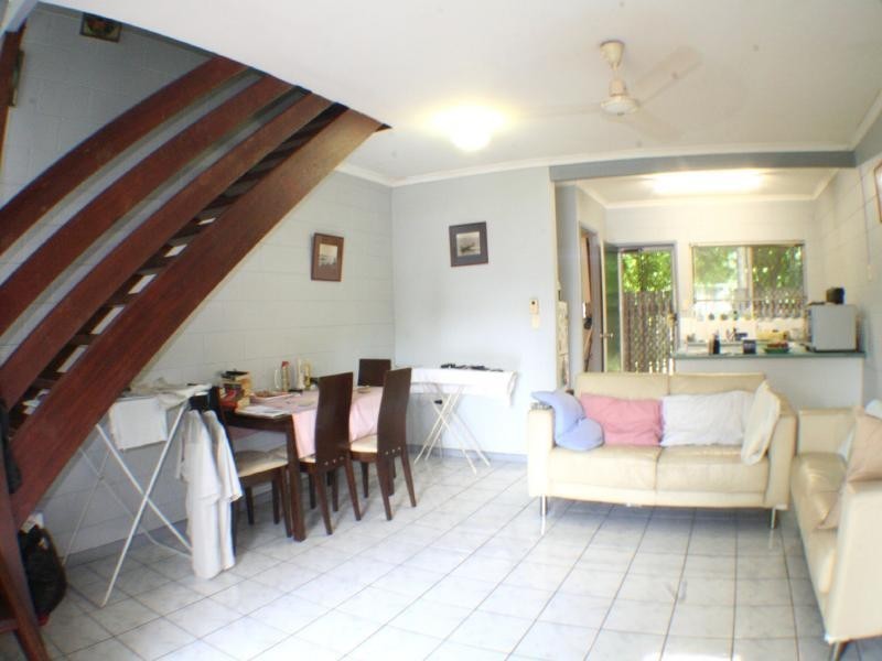 2/126 Pease St, Manoora QLD 4870