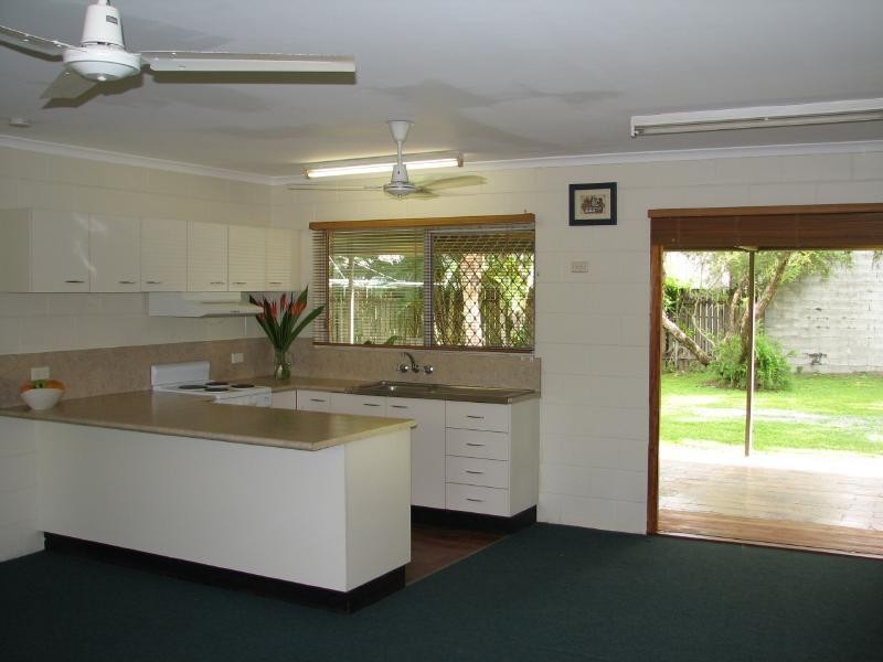 10 Satinay Close, Manoora QLD 4870