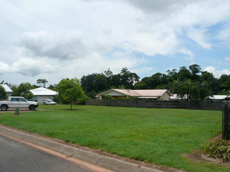 11 Goodfellow Court, Mooroobool QLD 4870