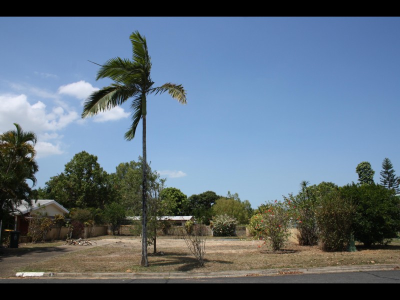 8 Lime Street, Mooroobool QLD 4870
