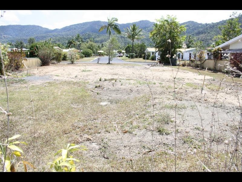 8 Lime Street, Mooroobool QLD 4870