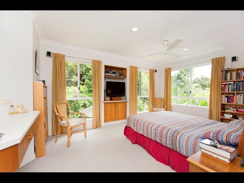 12 Forum Close, Mooroobool QLD 4870