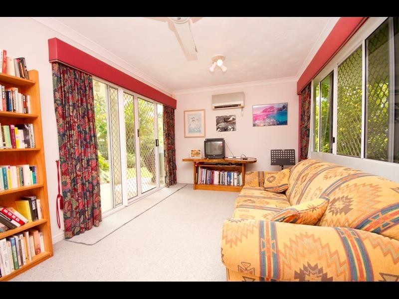 12 Forum Close, Mooroobool QLD 4870