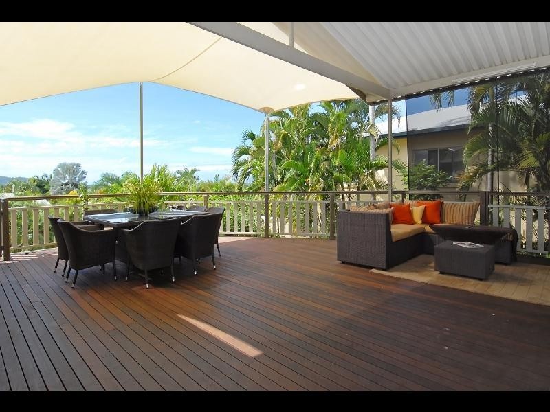 14 Woodmont Place, Mooroobool QLD 4870