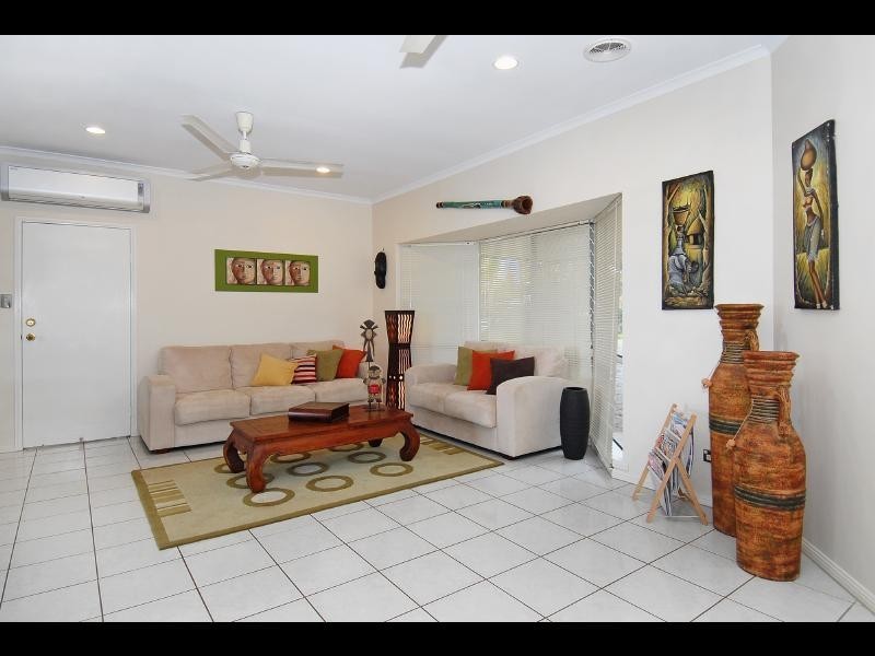 14 Woodmont Place, Mooroobool QLD 4870