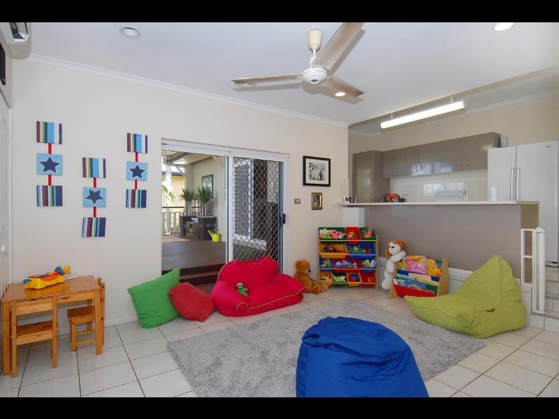 14 Woodmont Place, Mooroobool QLD 4870