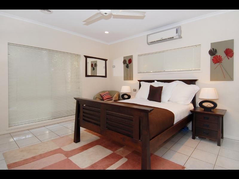 14 Woodmont Place, Mooroobool QLD 4870