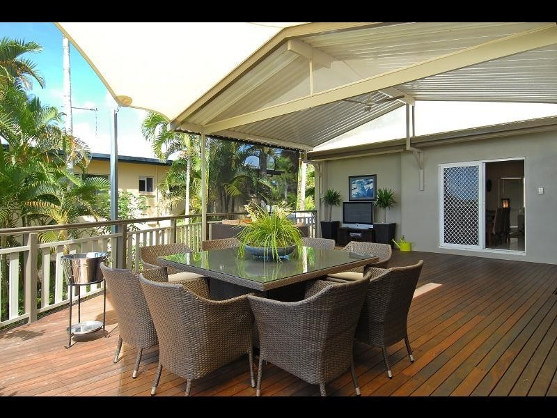 14 Woodmont Place, Mooroobool QLD 4870