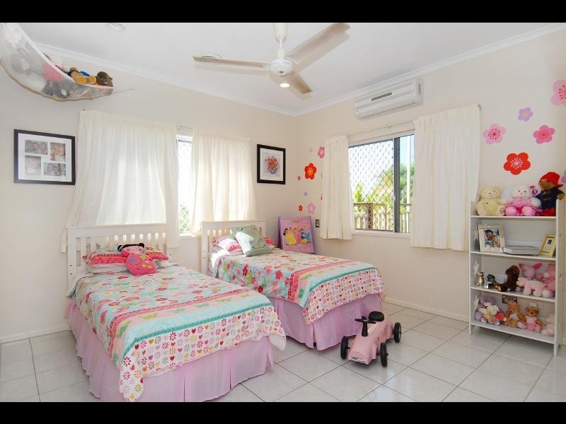 14 Woodmont Place, Mooroobool QLD 4870