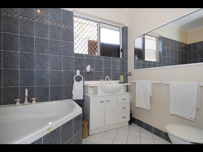 14 Woodmont Place, Mooroobool QLD 4870