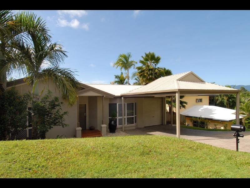 14 Woodmont Place, Mooroobool QLD 4870
